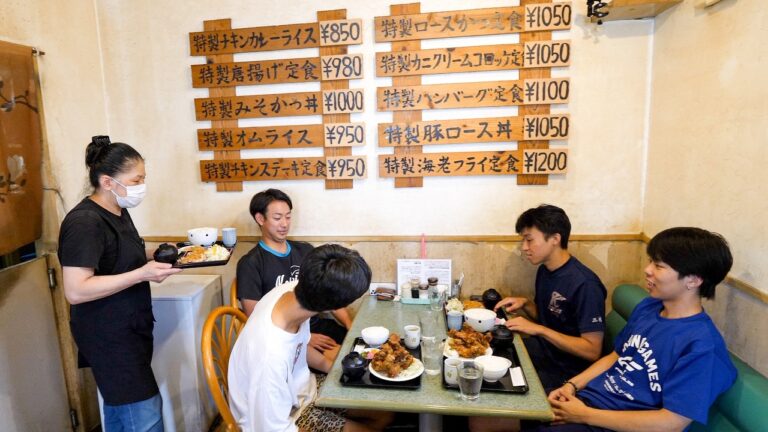 平然と一般人が完食不可能な鬼盛り唐揚げ出てくるぶっ壊れ洋食屋丨Japanese big fried chicken