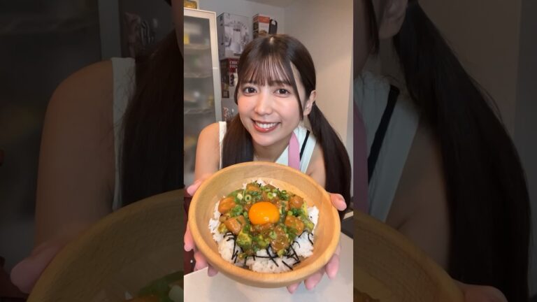 我が家の定番♡切って混ぜるだけの簡単サーモンアボカ丼！#shorts