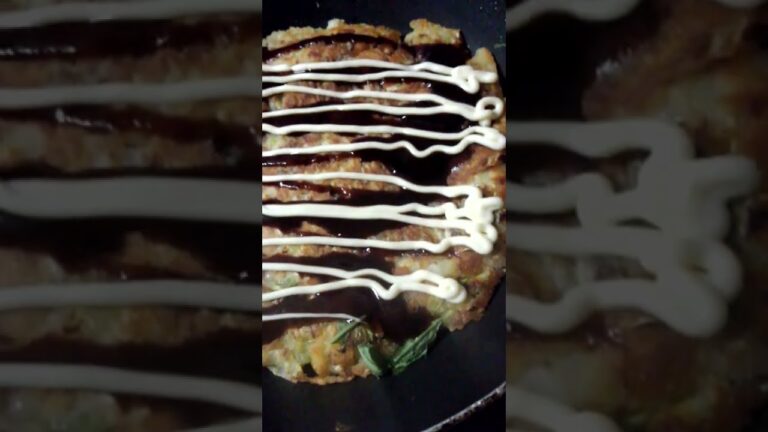 私のお好み焼きが美味しい秘訣は挽き肉を混ぜて焼くこと。トッピングなしでOK.試してみて。