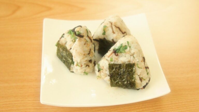 【しそとしらすのおにぎり】もち麦で食物繊維たっぷり！！How to cook rice ball.;japanese food