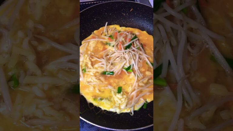 卵、ニラ、もやし、人参、チーズ