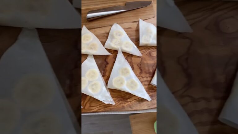 巻かないバナナ春巻き🍌﻿﻿あつあつとろ〜りバナナに﻿パリパリの皮とアイス🍨💓﻿﻿﻿﻿#春巻きの皮 #バナナレシピ #バナナ春巻き #バニラアイス #アイスレシピ #おうちカフェ #簡単レシピ