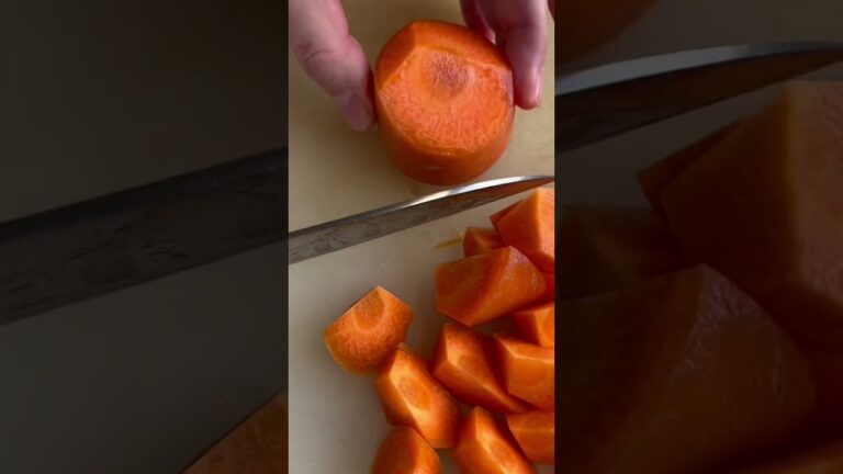 人参の乱切り【ひき肉と根菜の煮物】