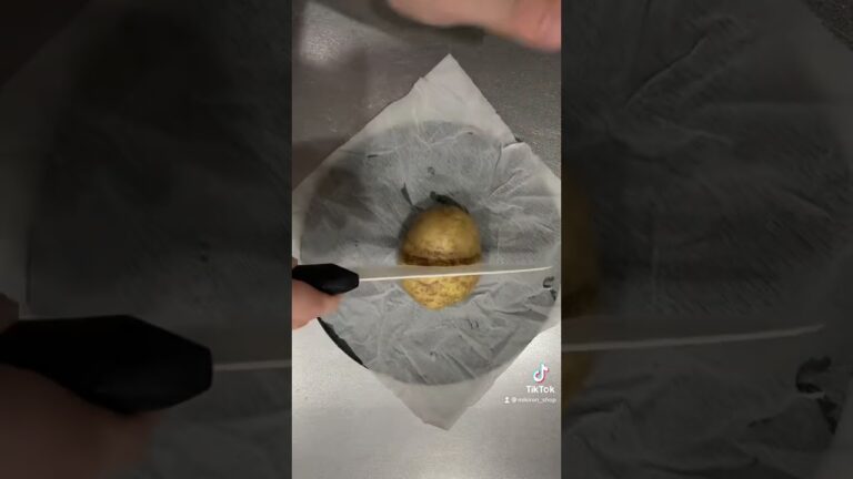 ジャガイモをレンジで蒸すと簡単に皮がむける🥔