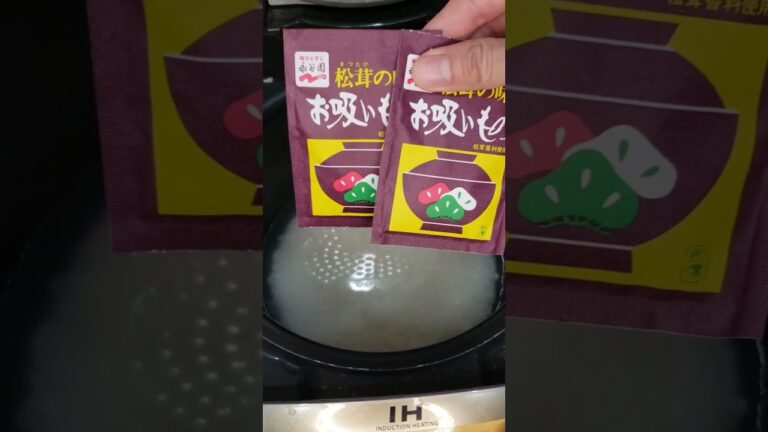 【簡単レシピ】鮭のハラスを皮ごとパリッと焼いたきのこの炊き込みご飯