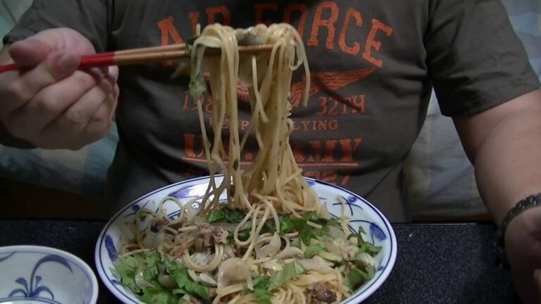 ［一人deごはん］EPA・DHA＆旨味もた～っぷり！サバ缶（味付き）パスタ300g爆食い！