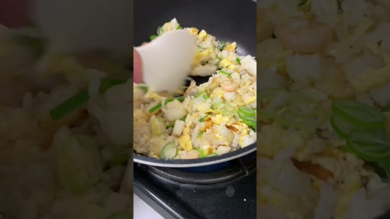 シーフードミックスを使って海鮮チャーハンを作るぞ