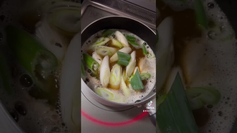 玄関開けたら10分で味噌汁『サバ缶の味噌汁』