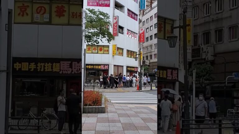 【東京 拉麺店】荒川区西日暮里二丁目、日暮里駅前にある 手打拉麺馬賊さん、めっちゃ行列ができていました🍜🍥ここのタンタンメン美味しいんですよねぇ😋
