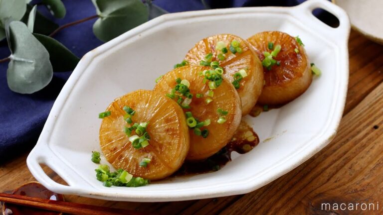 【大根ステーキ】バターポン酢がやみつき！大根1つでメインおかず♪｜macaroni（マカロニ）