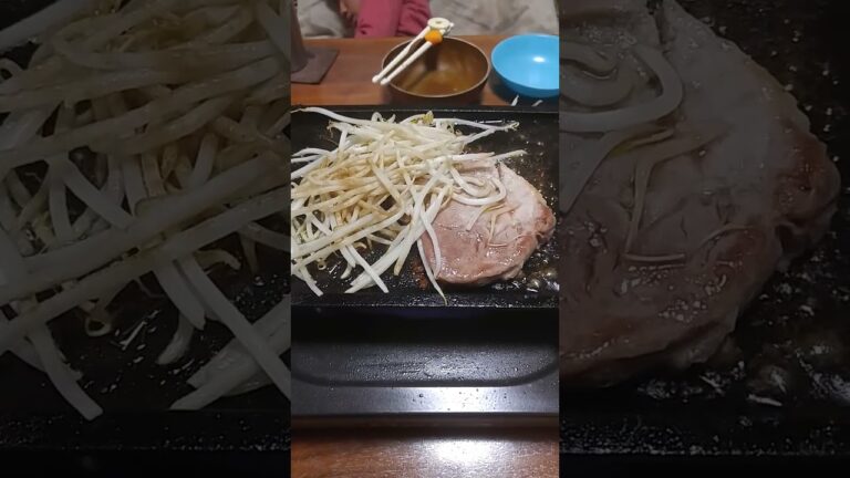 豚の肩ロースともやしのコラボレーション鉄板焼き！