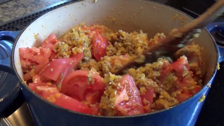 超初心者的週末料理！今回は、野菜たっぷり無水トマトカレー