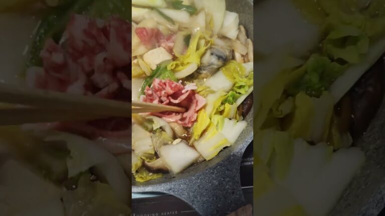 すきしゃぶ、作った。「栃の木黒牛」贅沢な和牛肉をたっぷり美味しくいただきました。ポイントは牛肉を最後に具の中に挟み込む、肉の色が変わったら火を止め、おろしポン酢で。
