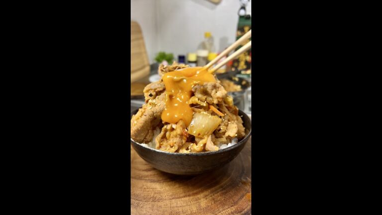 Special pork kimchi bowl.🍚🐖特盛り豚キムチ丼.#shorts