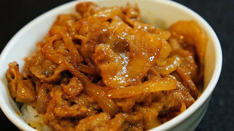 深夜に食べたいポークチャップ丼の作り方