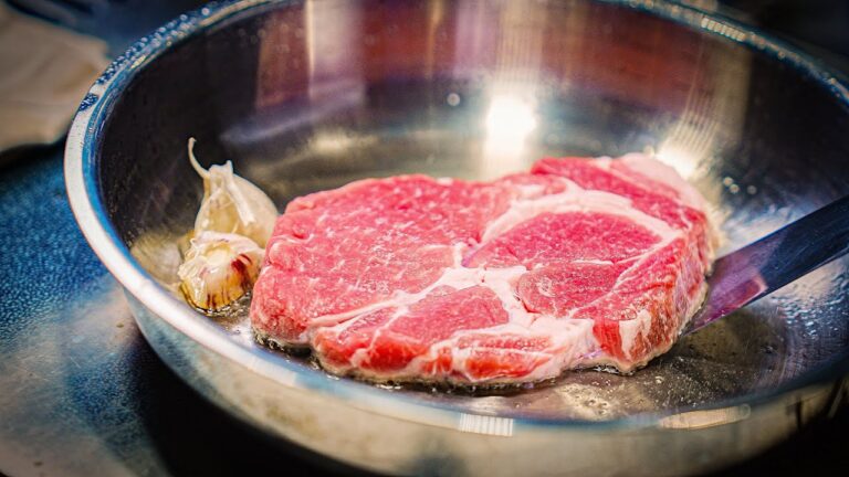 スーパーに売ってる豚肉を誰もが悶絶するステーキに仕上げます【シェフのポークソテー】焼き方解説