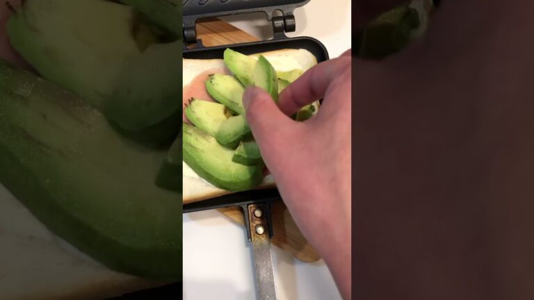 ホットサンドメーカーで生ハム＆アボカドサンドを焼くだけの動画【#Shorts】