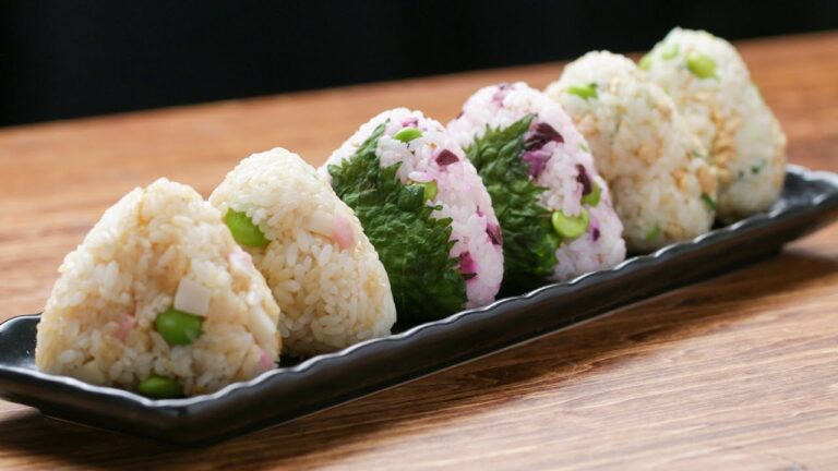 混ぜるだけ簡単！枝豆の彩りおにぎり3種 / 3 Ideas For Edamame Rice Balls