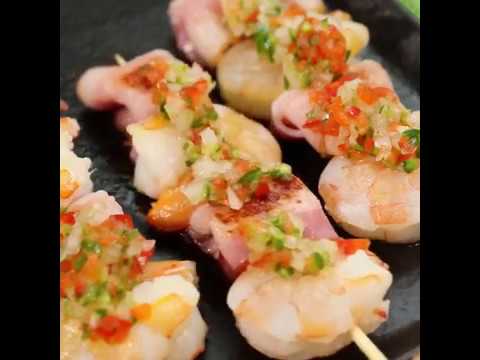 焼き立てをビールと一緒にどうぞ えびとベーコンのピンチョス 刻み野菜ソース ｜ moguna[モグナ]