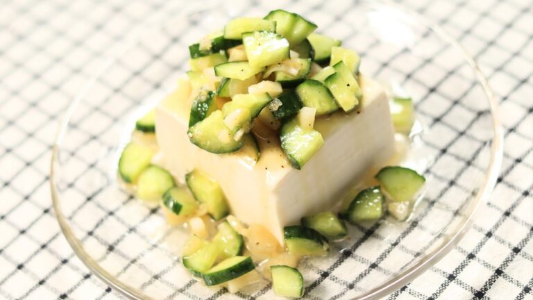 ねぎ塩きゅうりの冷奴の作り方｜簡単うまい！切って和えて豆腐に乗せるだけ！簡単で美味しい副菜です！
