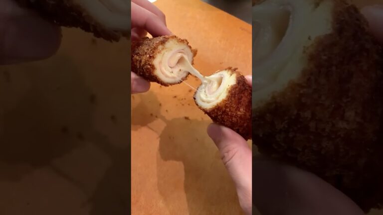【200万回再生チーズレシピ🧀】サックサクのチーズハムロール#shorts