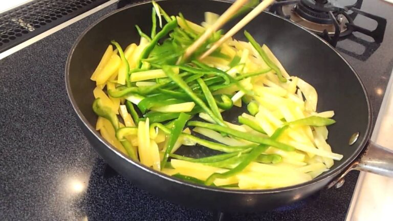 パッと簡単おかず！じゃがいもの旨辛炒め