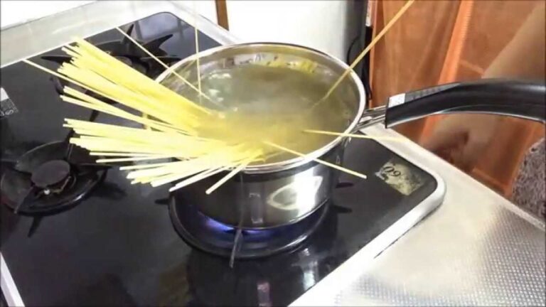 簡単ペペロンチーノ作り方　ベーコンとキャベツで激うまぺペロンチーノ　How to make of peperoncino