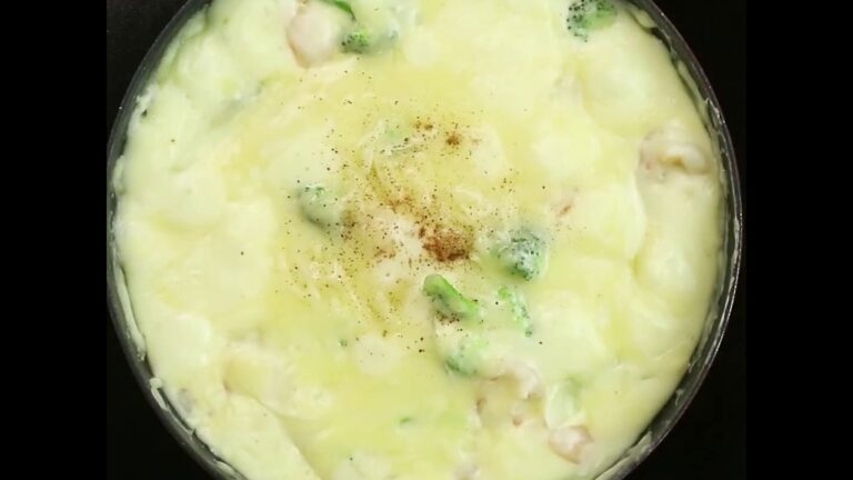 おもちとチーズでダブルのとろ〜り フライパンで作るえびとおもちのグラタン風 ｜ moguna[モグナ]