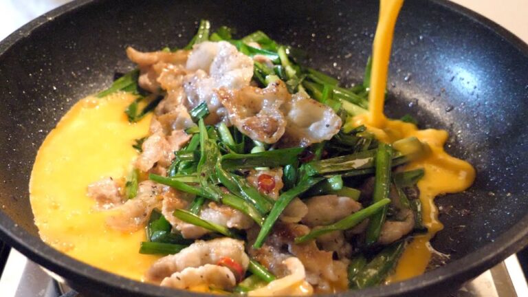 豚バラ・にら・卵で簡単にできる 豚ニラ玉スタミナ丼の作り方