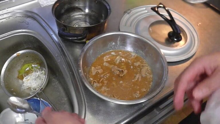 幸運な病のレシピ（ 76 ) モツ煮、手羽元汁に大根牛豚