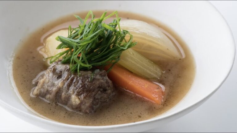 しっかり噛んで、うまみと栄養を丸ごといただきます！「 牛肉の和風シチュー 」太らない・もたれない！  松田美智子 の 真夜中ごはん #6｜ kufura  [ クフラ ]