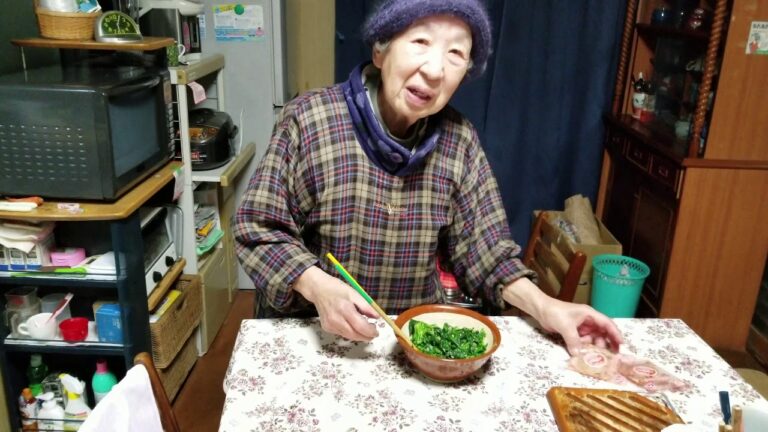 2019.02.13 ばぁちゃんの孫への料理教室 ばぁちゃん流 ほうれん草の胡麻よごし 胡麻すりはじいちゃん担当 後編 4K 高画質