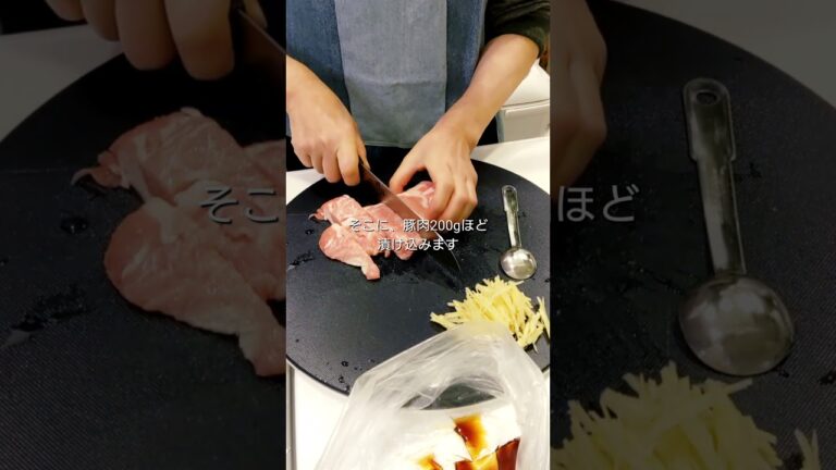 🍳豚肉で一品★しめじや豆腐かさ増し具だくさん♫煮込むだけ😚【不器用な私が作る簡単で美味しい料理編୧⁠(⁠*ᴗ⁠*)⁠୨】#shorts