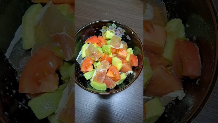 真似して作った生ハムとアボカドとトマトのサラダ🍅