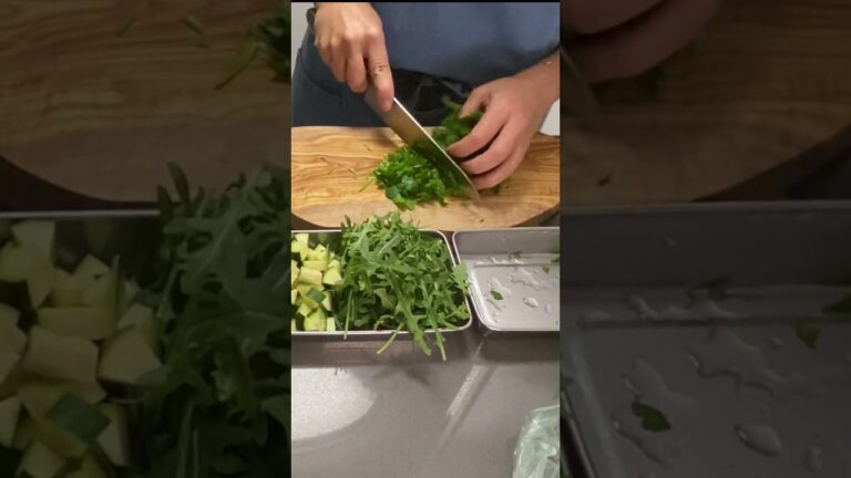 ハーブと大麦が美肌を作る#shorts #herbs #salad