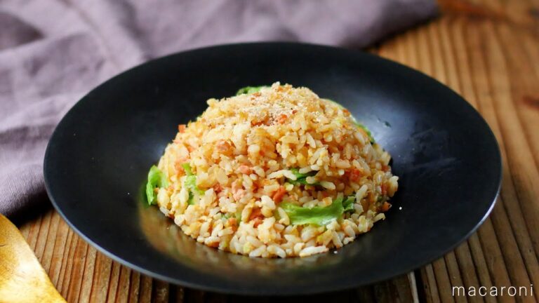 パラパラ食感。鮭とレタスのチャーハン