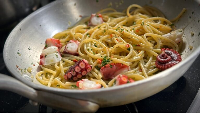 イタリア人漁師から教わった🇮🇹【ペペロンチーノ】タコは加熱するな！シンプルパスタ