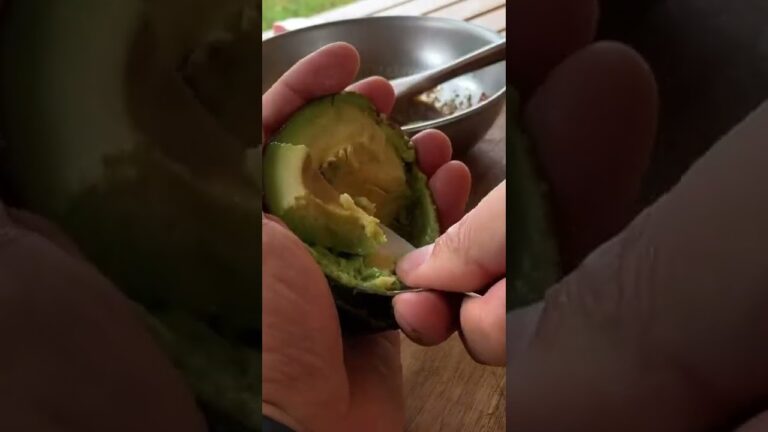 【ソロキャン飯】マグロとアボカドのユッケ。