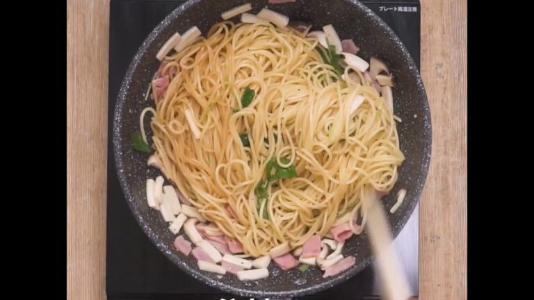 きのこ好きにはたまらないシンプルな一品 ベーコンとエリンギの簡単和風ペペロン ｜ moguna[モグナ]