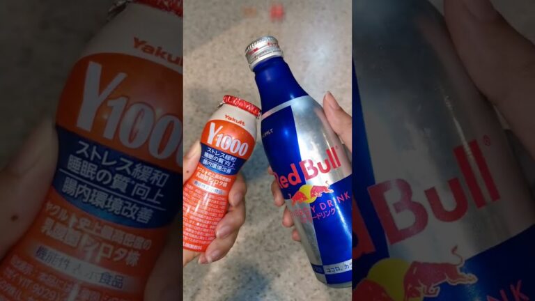 熟睡できるヤクルト1000と翼が授かるRedBullを混ぜて飲んだらどうなるのか気になって変なテンションのままやってしまった記録('∇')【おうちごはんvlog】#shorts