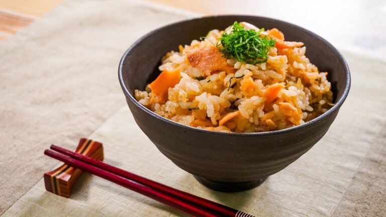 炊飯器に入れるだけ！青じそ風味の鮭炊き込みごはん