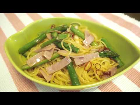 「アスパラとベーコンのペペロンチーノ」の作り方
