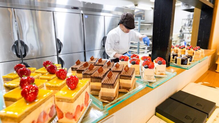 1日1000個以上のスイーツを作る職人達が凄すぎる！ドイツ菓子の伝統的なレシピを守る人気のスイーツ店に2日間密着（人気スイーツ店まとめ）