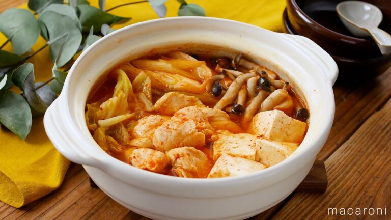 【ささみのキムチ鍋】旨辛味がおいしい！ささみと野菜、豆腐でヘルシーだけど満足感抜群♪｜macaroni（マカロニ）