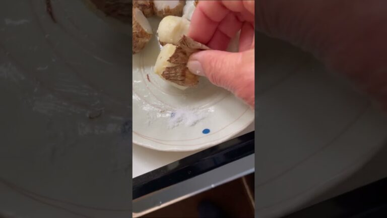 Taro-♥Kinukatsugi, with pressure cooker ♥Delicious!  畑で獲れたちび里芋をムダ無く美味しく。ほくほく♥きぬかつぎ、圧力鍋で作ってみました。♥美味！