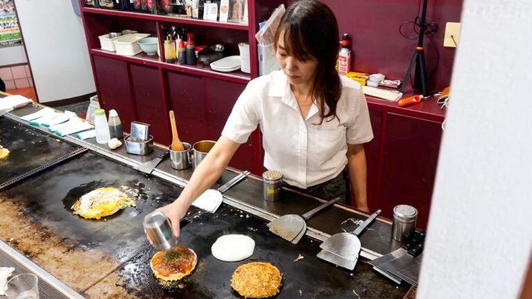 美人女将が躍動するホルモン焼きそば爆売れお好み焼き屋さん丨8 Restaurants Run by Japanese Women
