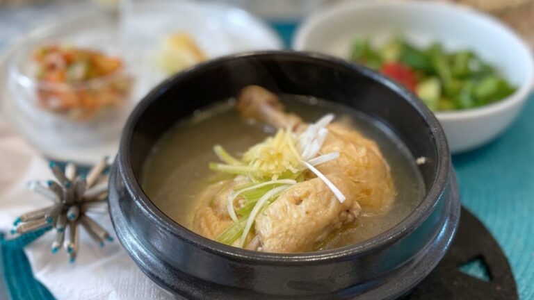 鍋に材料を入れて煮るだけ「サムゲタン」 (レシピは説明欄)  #shorts