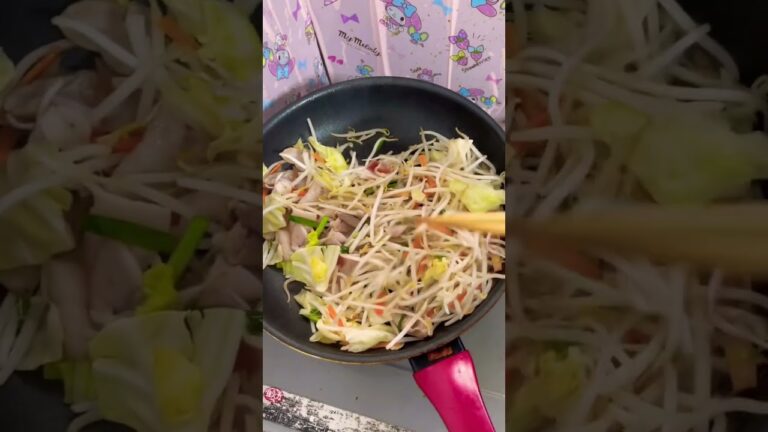 7プレミアムのオイスター野菜炒めのもとで肉野菜炒めを作りました #コンビニ #セブンイレブン #肉野菜炒め