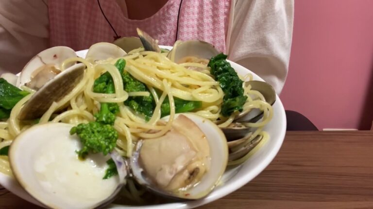 [休日の夜ご飯]ハマグリと菜の花の大盛りスパゲティを食べる！音なし🙇‍♀️