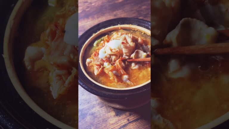 白ネギと白菜の味噌キムチ鍋 〜miso and kimchi〜